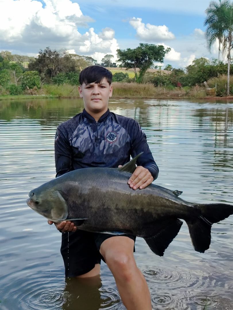 Tambaqui gigante fisgado no lago principal